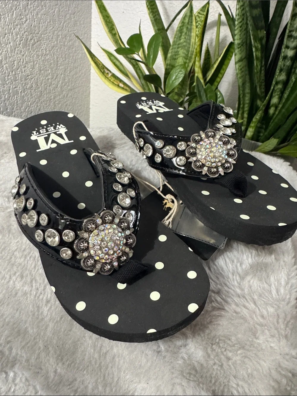 Montana West Black Rhinestone Embellished Flip Flop Sandals-New! Women's Size 8